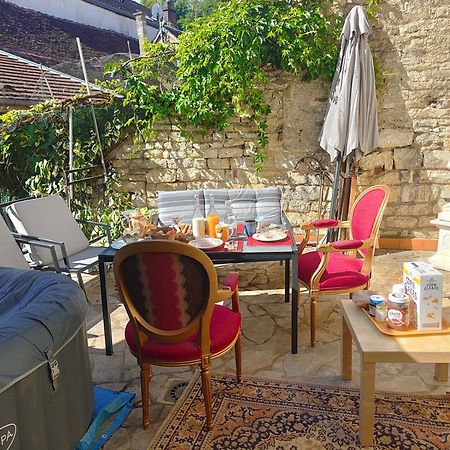 La Taniere Des Tanneries Bed and Breakfast Tonnerre Buitenkant foto