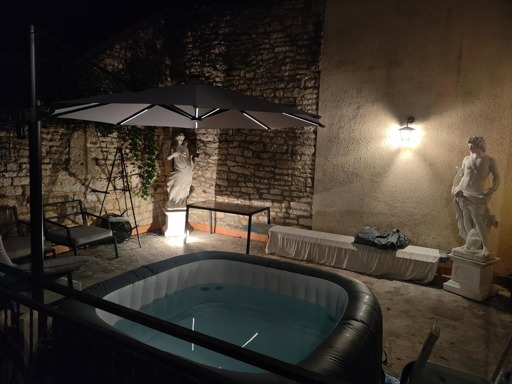 La Taniere Des Tanneries Bed and Breakfast Tonnerre Buitenkant foto