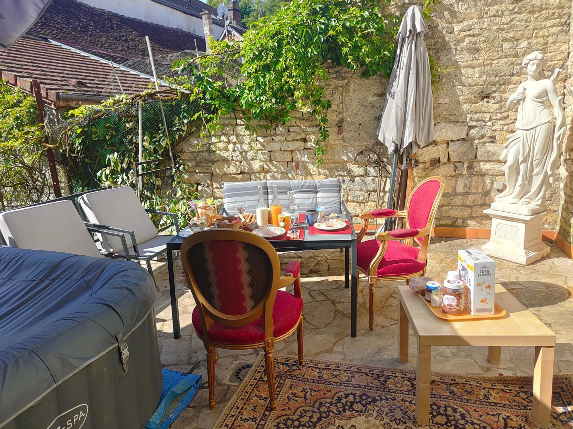La Taniere Des Tanneries Bed and Breakfast Tonnerre Buitenkant foto
