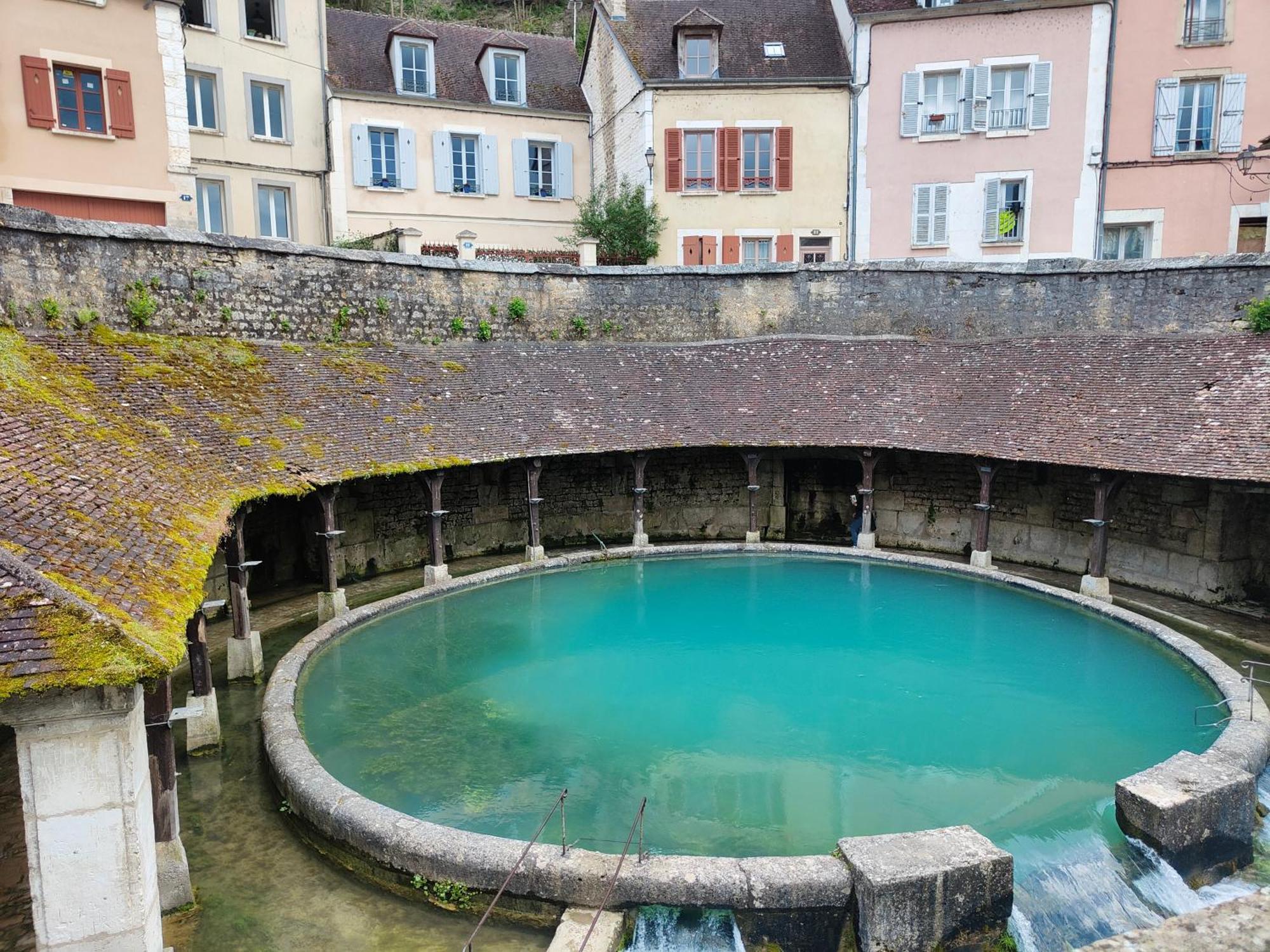 La Taniere Des Tanneries Bed and Breakfast Tonnerre Buitenkant foto